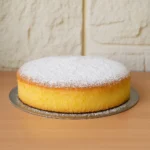 Gâteau moelleux à l’orange saupoudré de sucre glace