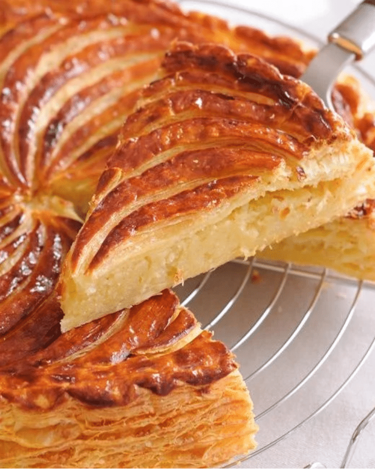 Galette des Rois maison dorée à la frangipane