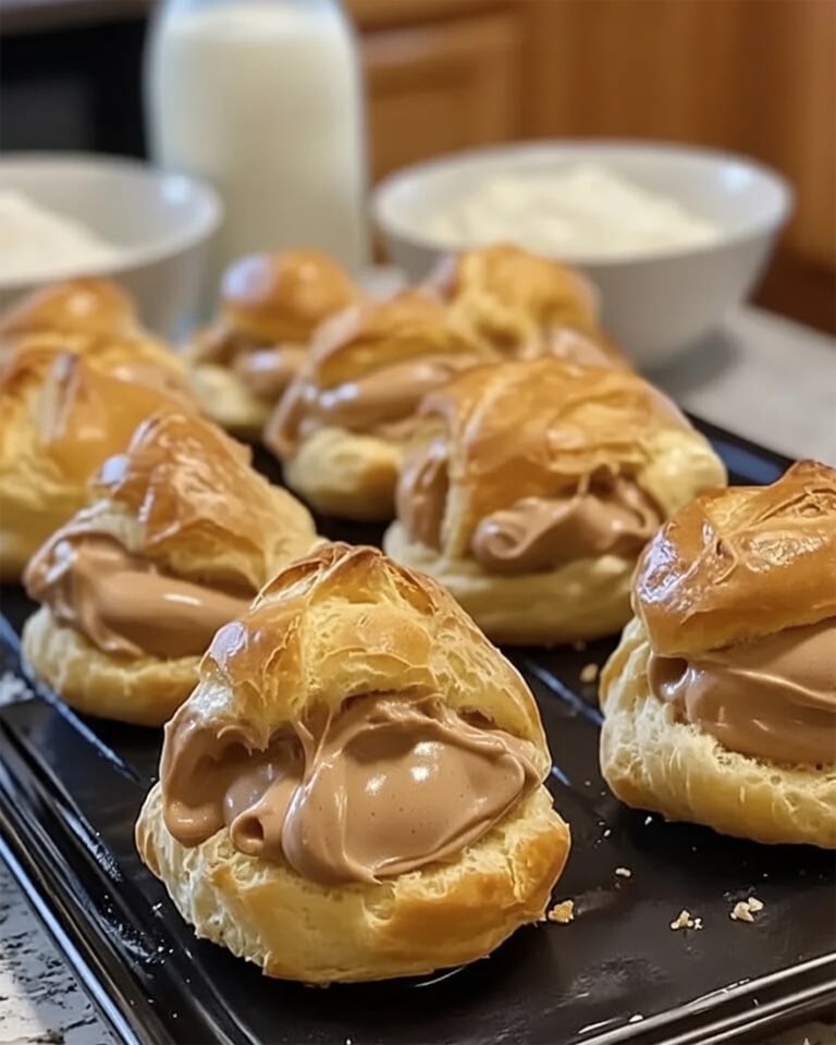 Choux à la Crème Café & Chocolat Blanc : L'Équilibre Parfait entre Force et Douceur