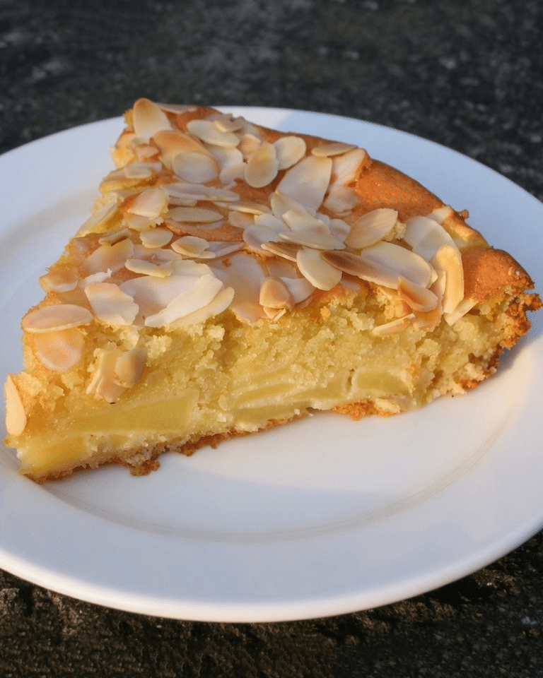Gâteau Pommes aux Amandes : Le Dessert Moelleux, Fruité et Parfumé à Seulement 5 Ingrédients qui Fait Craquer Tout le Monde