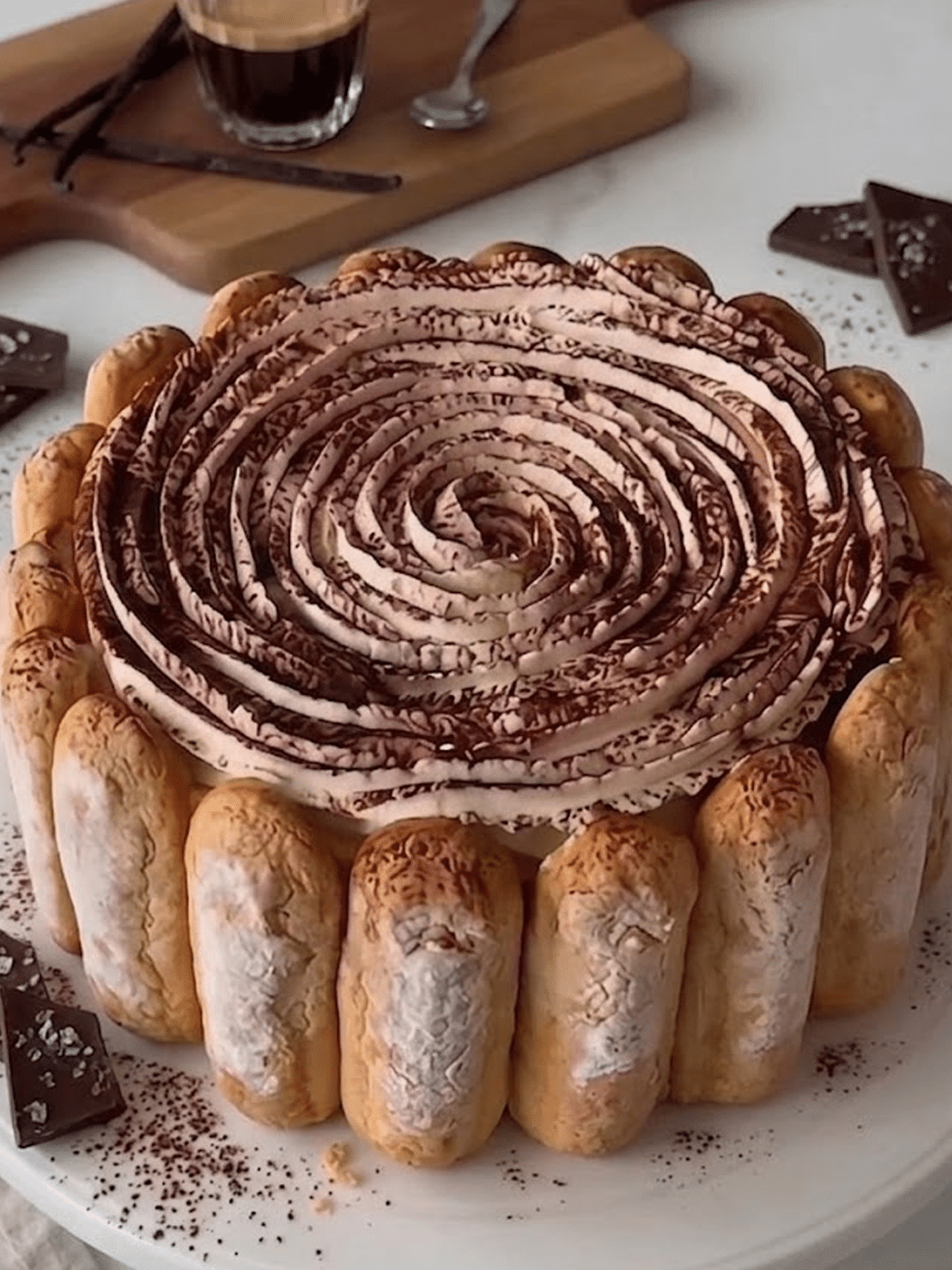 Charlotte Tiramisu Style : l’élégante charlotte revisité façon tiramisu sans cuisson